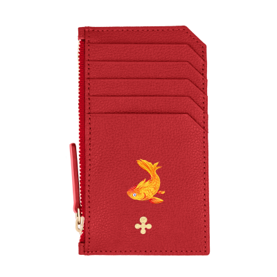 Card holder skórzany w kolorze czerwonym z wytłoczoną koniczyną