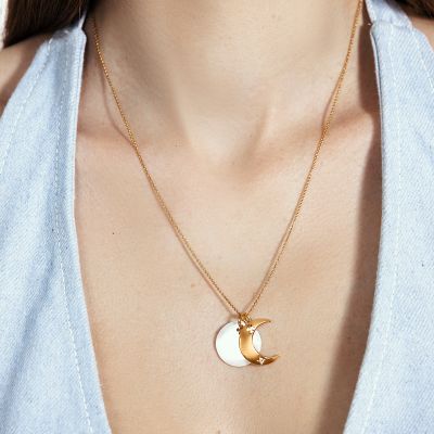 Naszyjnik Lune z medalikiem z masy perłowej na cienkim klasycznym łańcuszku