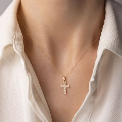 Naszyjnik ze złota próby 375 z zawieszką w kształcie krzyża o wielkości 1,5 cm na łańcuszku Forza