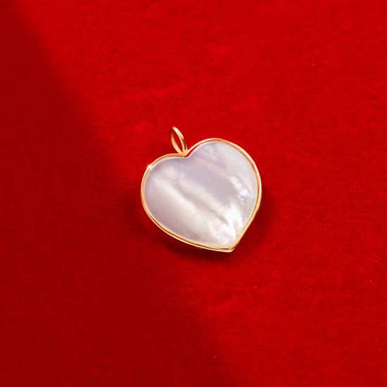 Serce z masy perłowej 1,5 cm w ramce ze złota próby 585