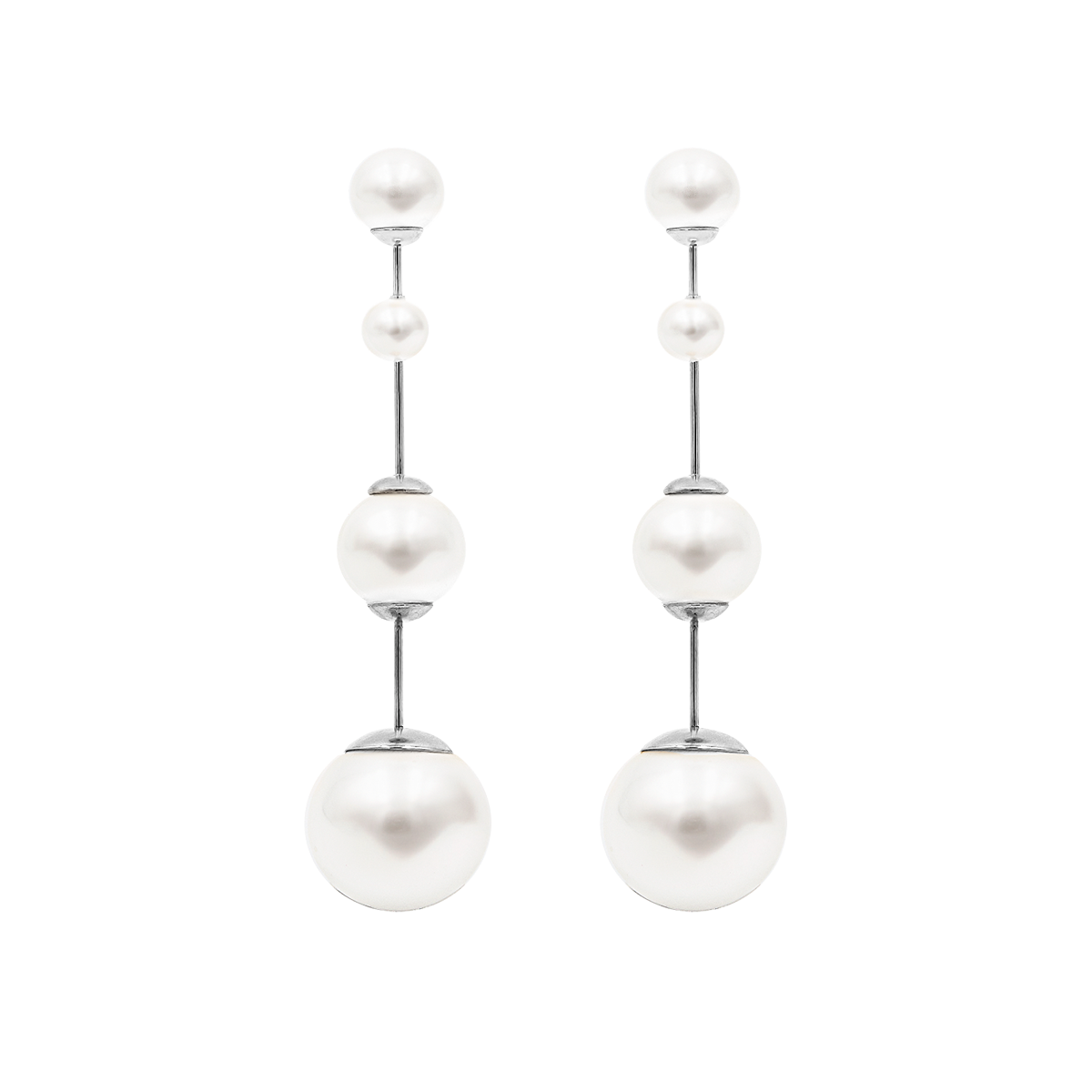 Cocktail earrings with silver-plated pearls.