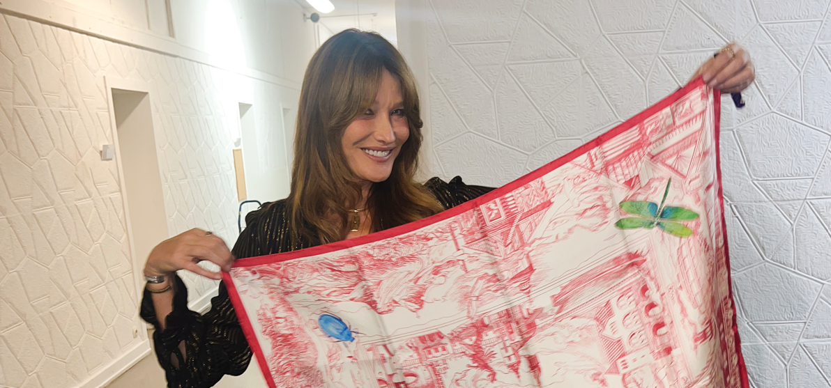 Carla Bruni z Apaszką Opowieść 48.4
