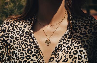 Jak się ubrać na wyścigi konne? Dress code na zawody hippiczne
